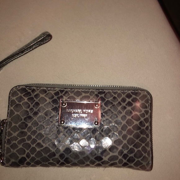 Micheal Kors wallet - Picture 2 of 3